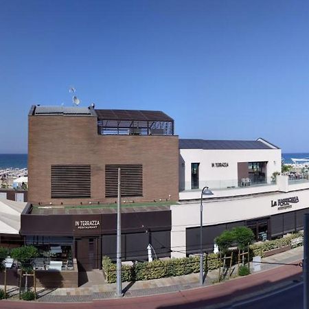 Appartamento A Riccione Con Balconcino Vista Mare Luaran gambar